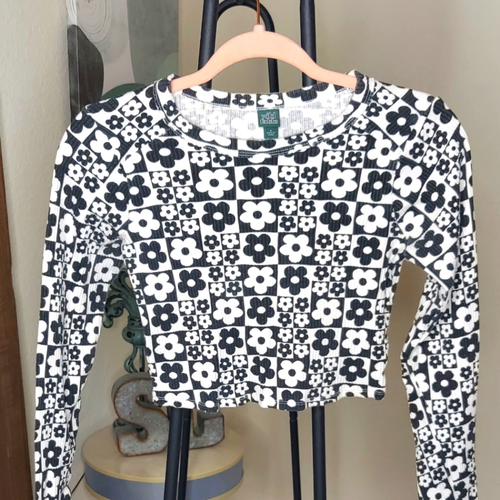 Wild Fable long sleeve cropped flower tee